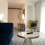 The Ellison 4*